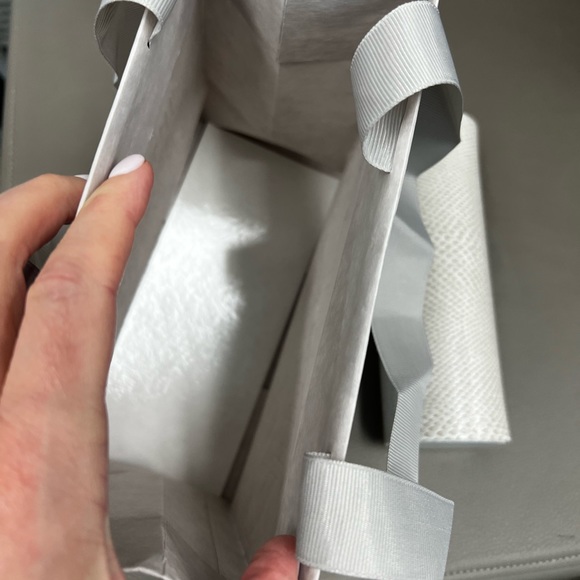 COPY - Jimmy Choo swag - Picture 3 of 4